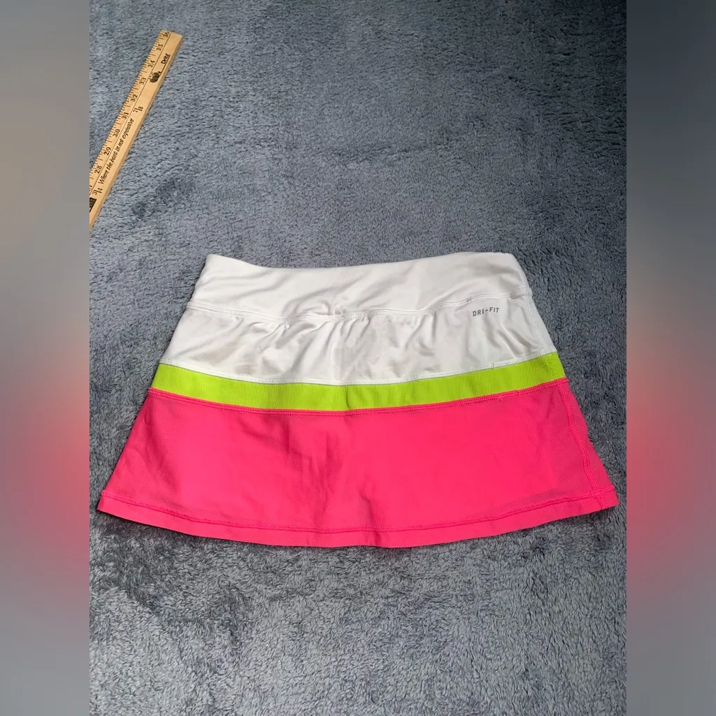 Nike dri-fit Pink and White Skort small - Image 8