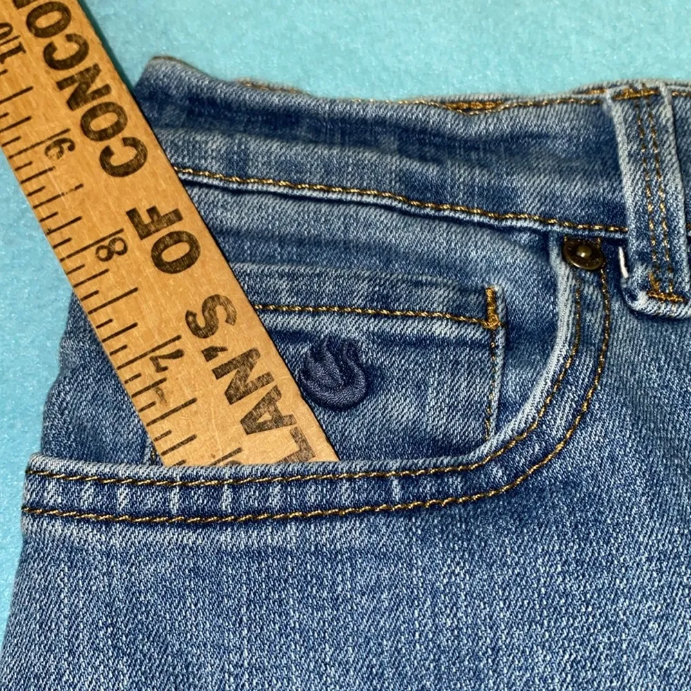 GLORIA VANDERBILT Amanda light wash blue jeans average length 5 pockets size 10 - Image 13