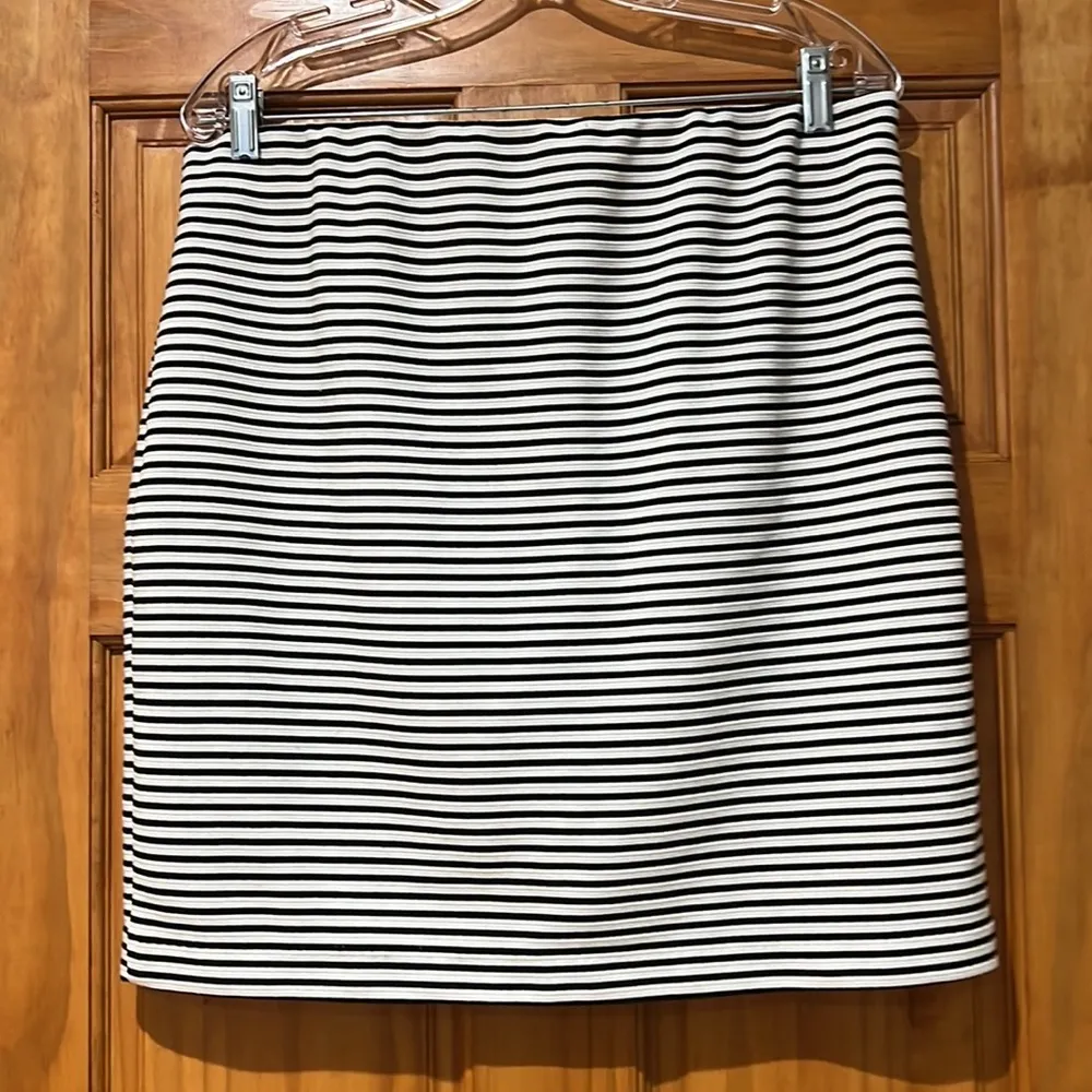 Cynthia Rowley Black and White Striped Stretch Pencil Skirt Women’s Size XL - Image 2