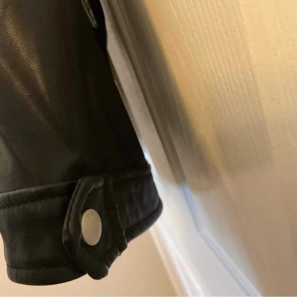 NWT Blank NYC Black Vegan Faux Leather Pa-perbag Shorts Size 29 - Image 10