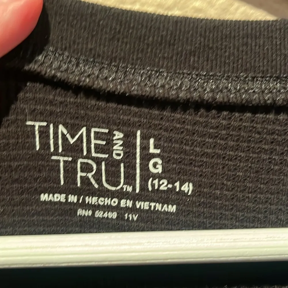 Time and Tru Women’s Black Thermal Waffle Knit Long Sleeve Tee Size Large 12-14 - Image 4