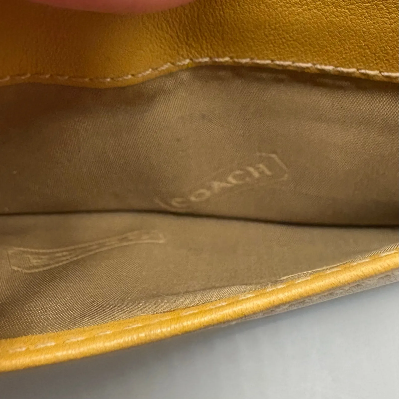 VTG Coach Leatherware Wallet Cardholder Tan Zip Trifold Carabiner  Y2K - Image 15