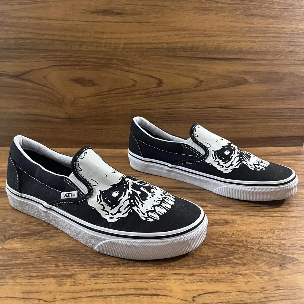 Vans Glow In The Dark Black White Skulls Classic Slip On Men 7.5 Women’s 9 Rare - Image 3