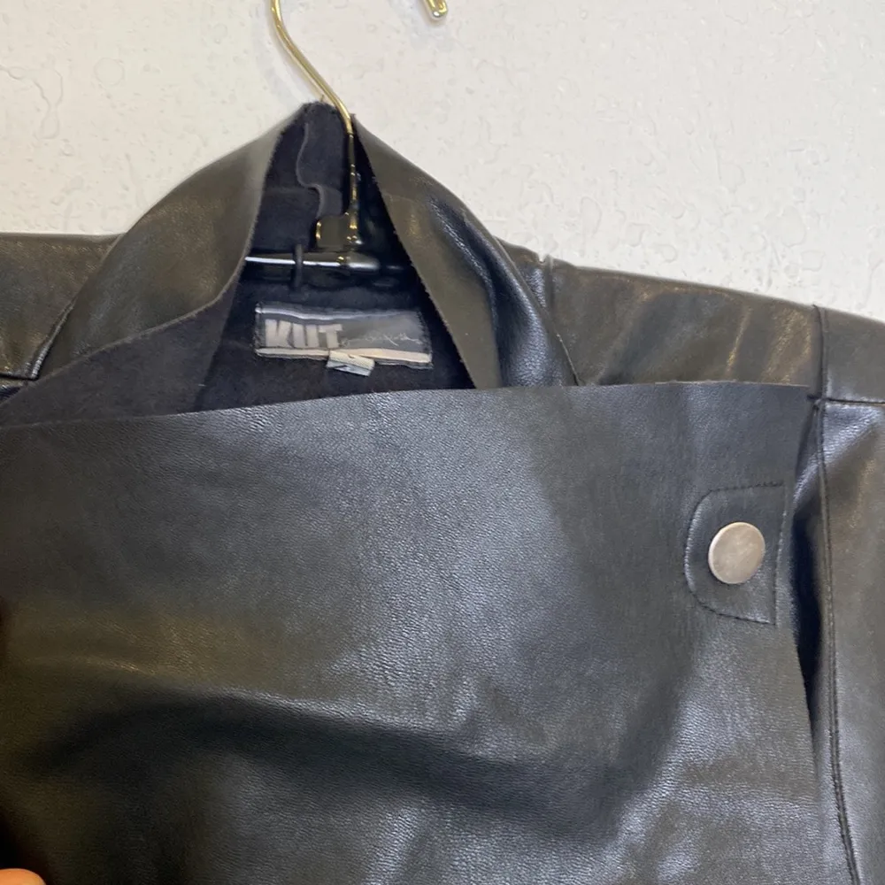 Kut from the Kloth Faux Leather Moto Vest 2 Button Closure EUC Sz Lg - Image 2
