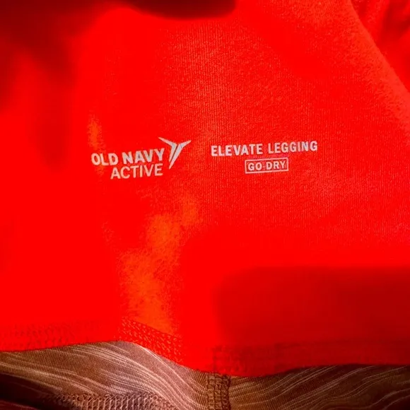 Old Navy  Elevate Capri Leggings! XL - Image 2