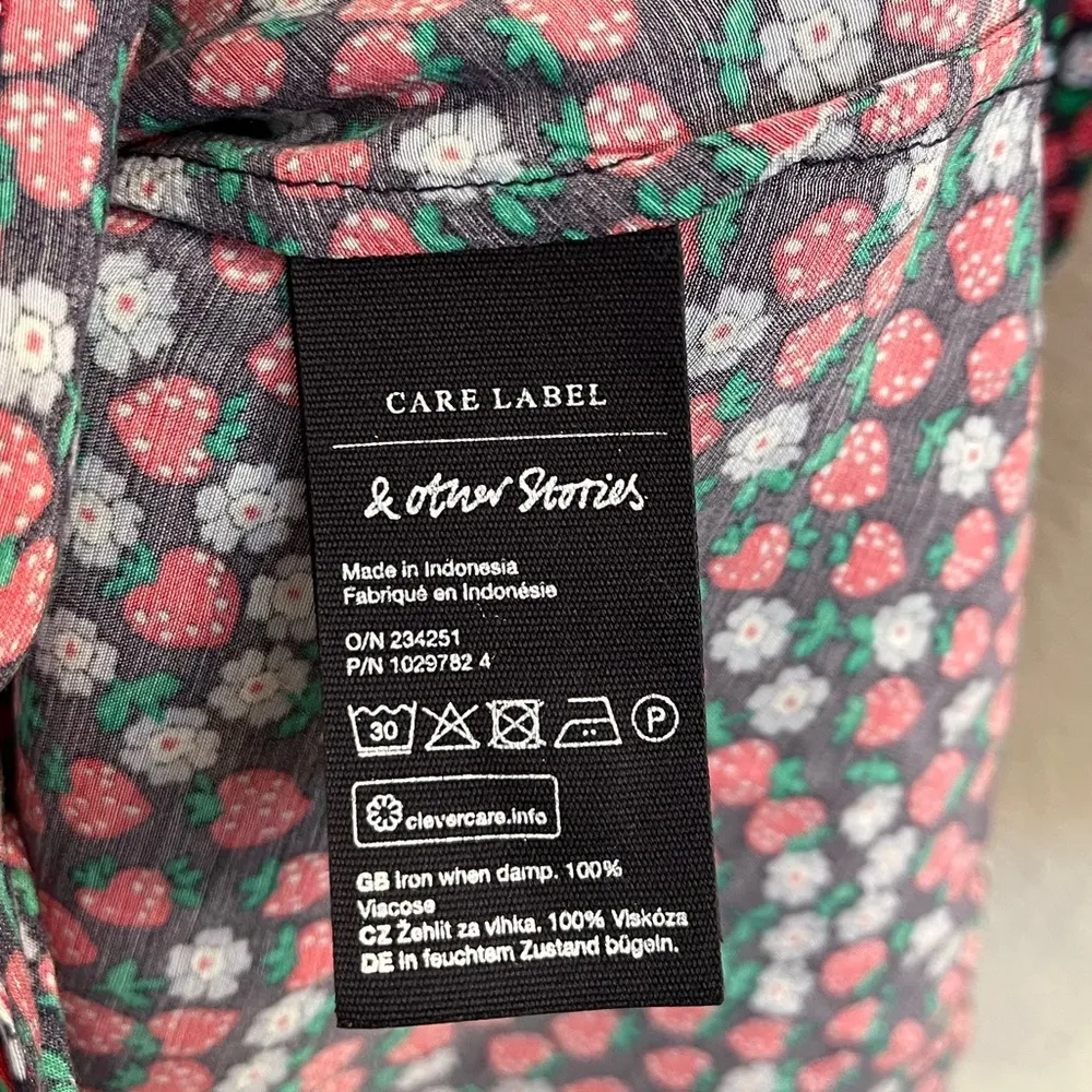 & Other Stories Paris Atelier Strawberry Daisy Print Wrap Dress Scalloped Small - Image 8