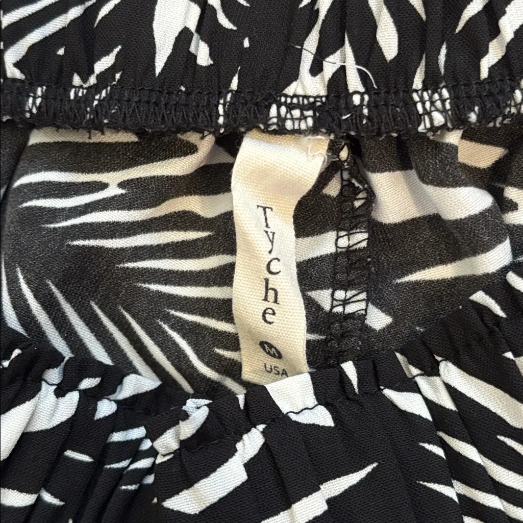 Tyche shorts in size M - Image 4