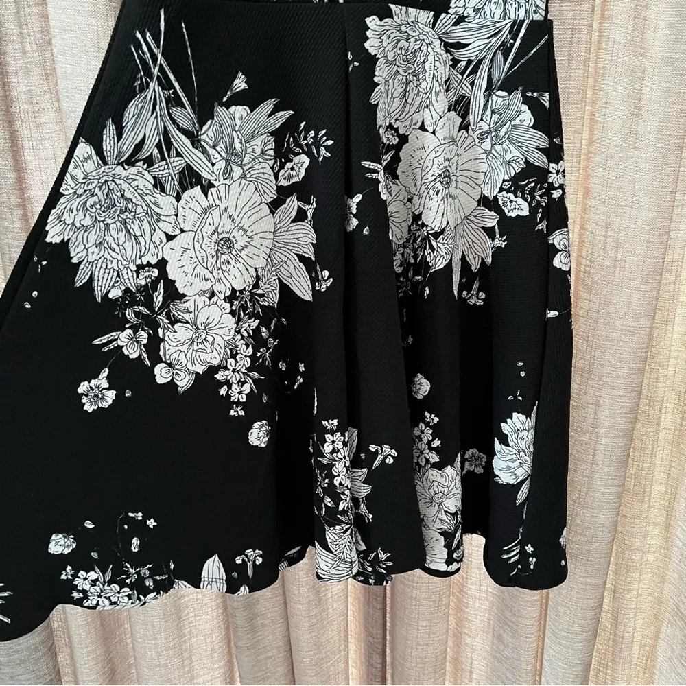 Aqua Black and White Floral Print High Neck Scallop Trim Fit & Flare Dress Large - Image 13