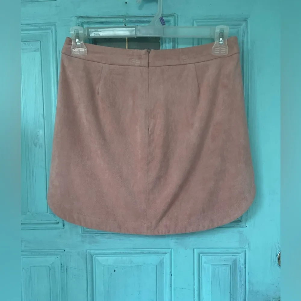 B B Dakota Suede Like Pink skirt size 4 - Image 6