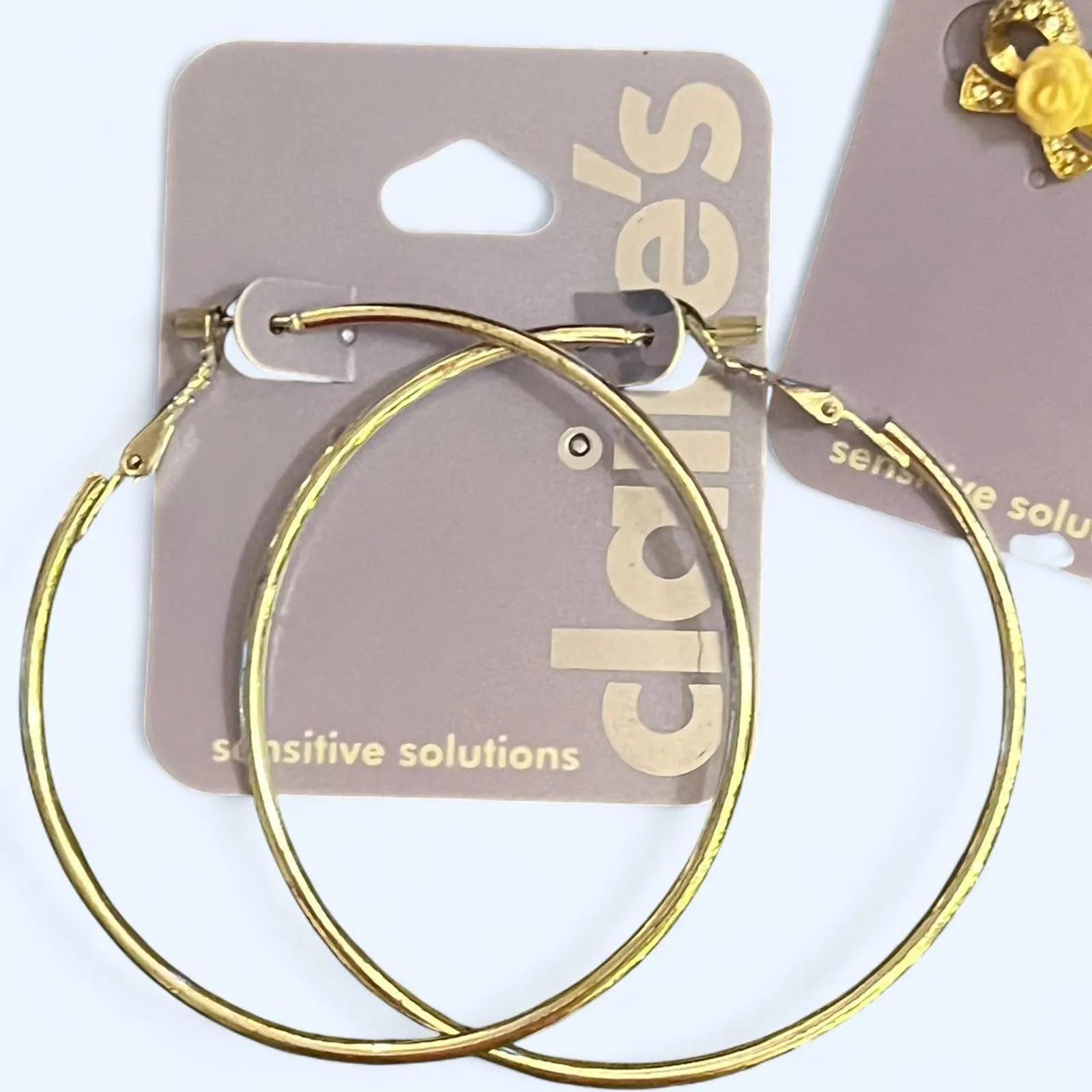 Claire's earring bundle Gold - Image 4