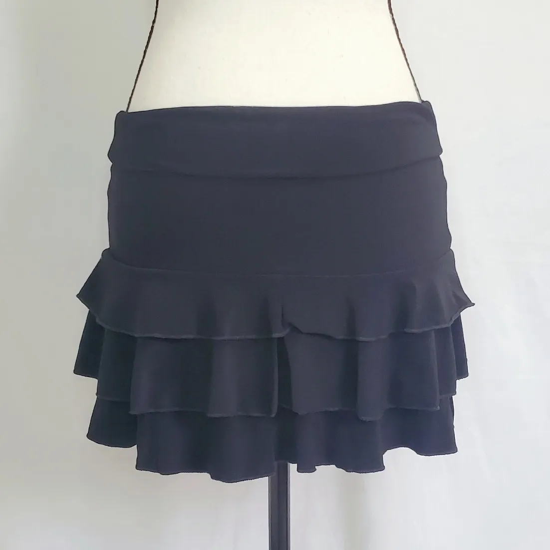 Vintage Voila Ruffle Mini Skirt Black Size M - Image 4