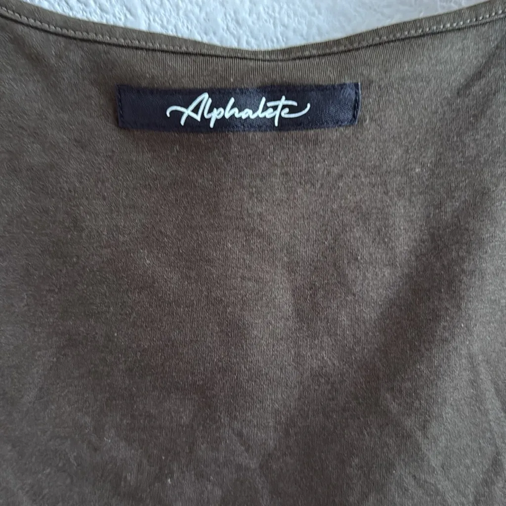 Alphalete Premium Olive Green Short Sleeve Crop Tee T-Shirt Active Medium - Image 4
