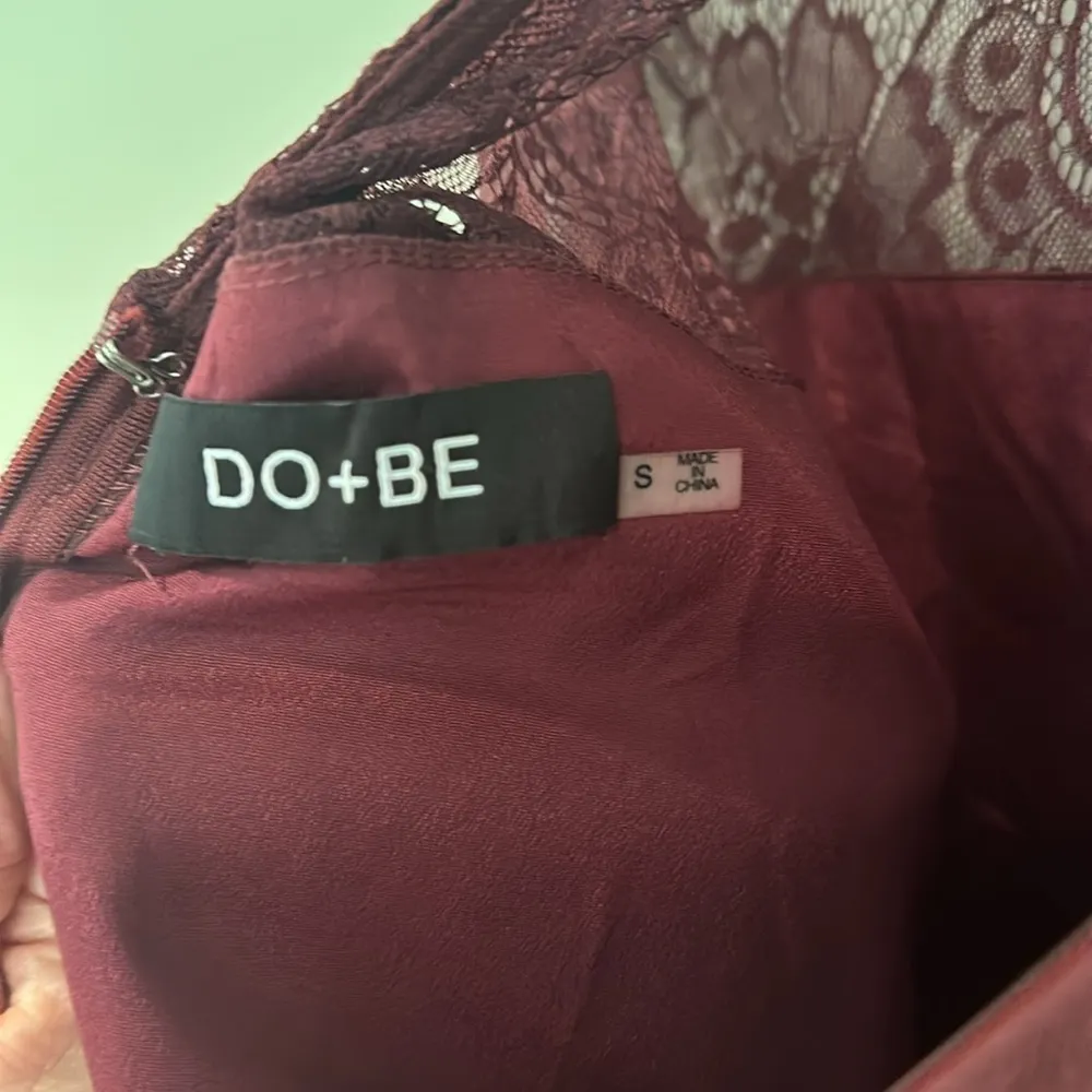 Do+Be Women's Burgundy Lace Top Swing Dress Flutter Sleeve Midi Size Small‎ - Image 5