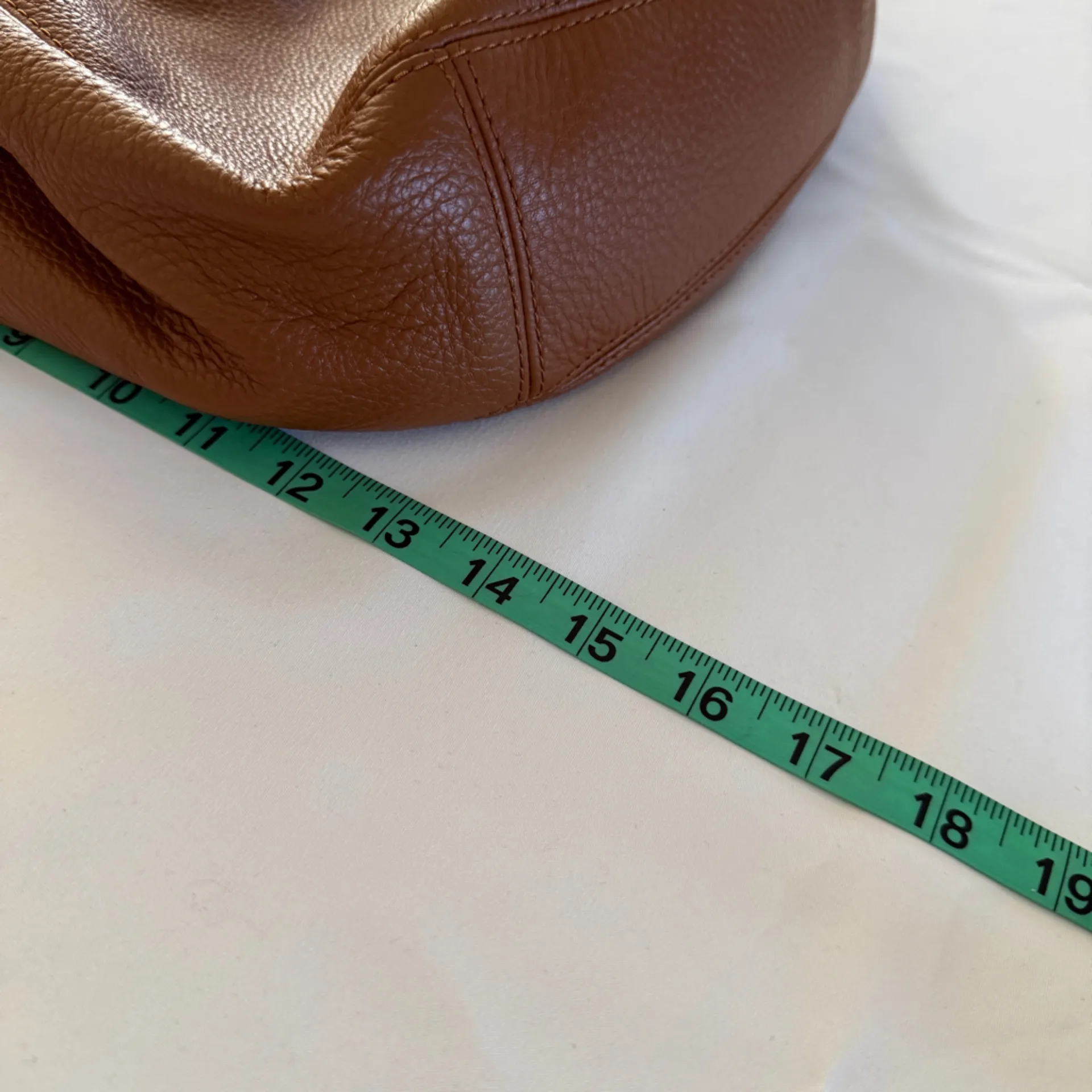 Michael Kors Fulton Large Leather Shoulder Bag in‎ Luggage Signature Color - Image 5