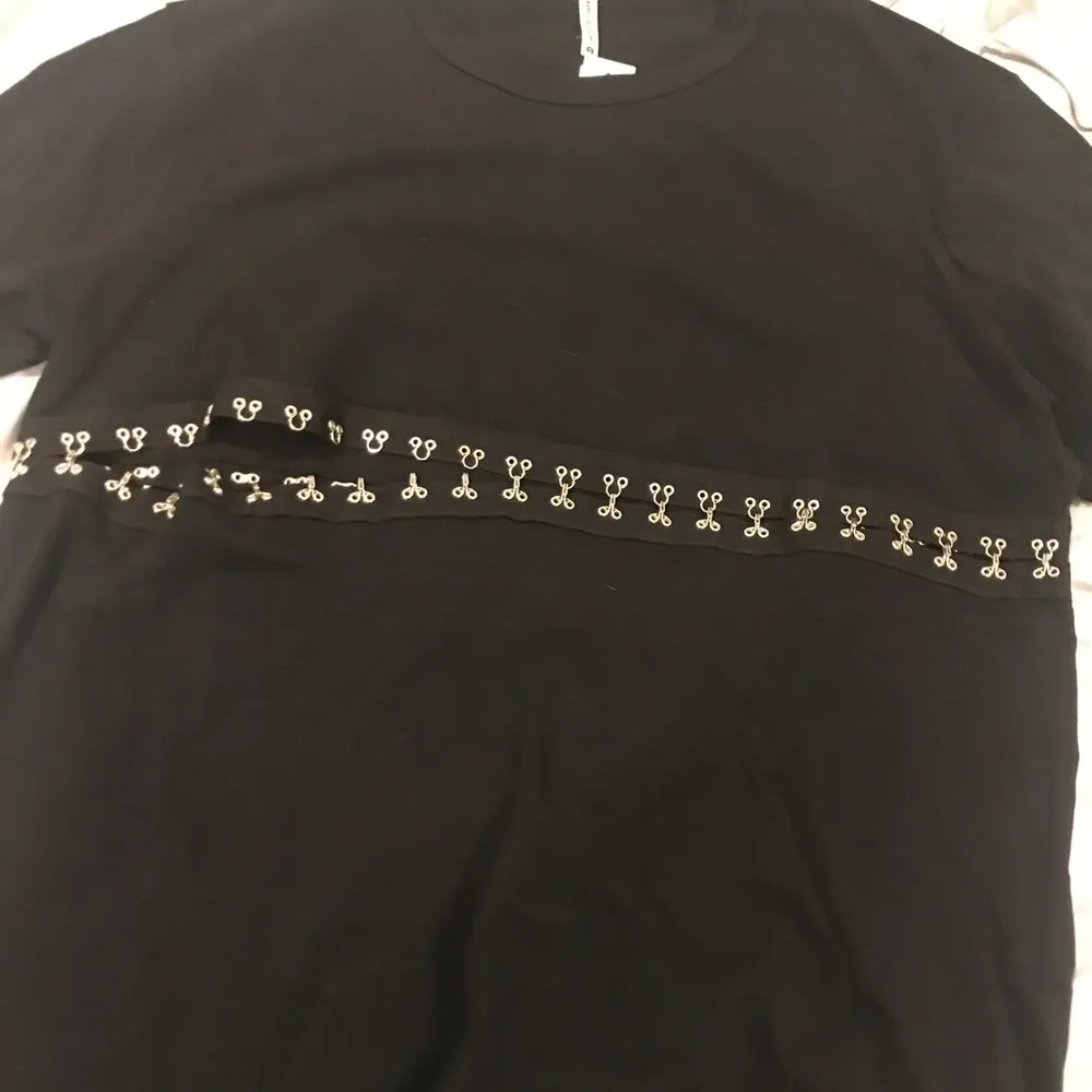 LF  Emma and Sam hook and eye split tee - Image 6