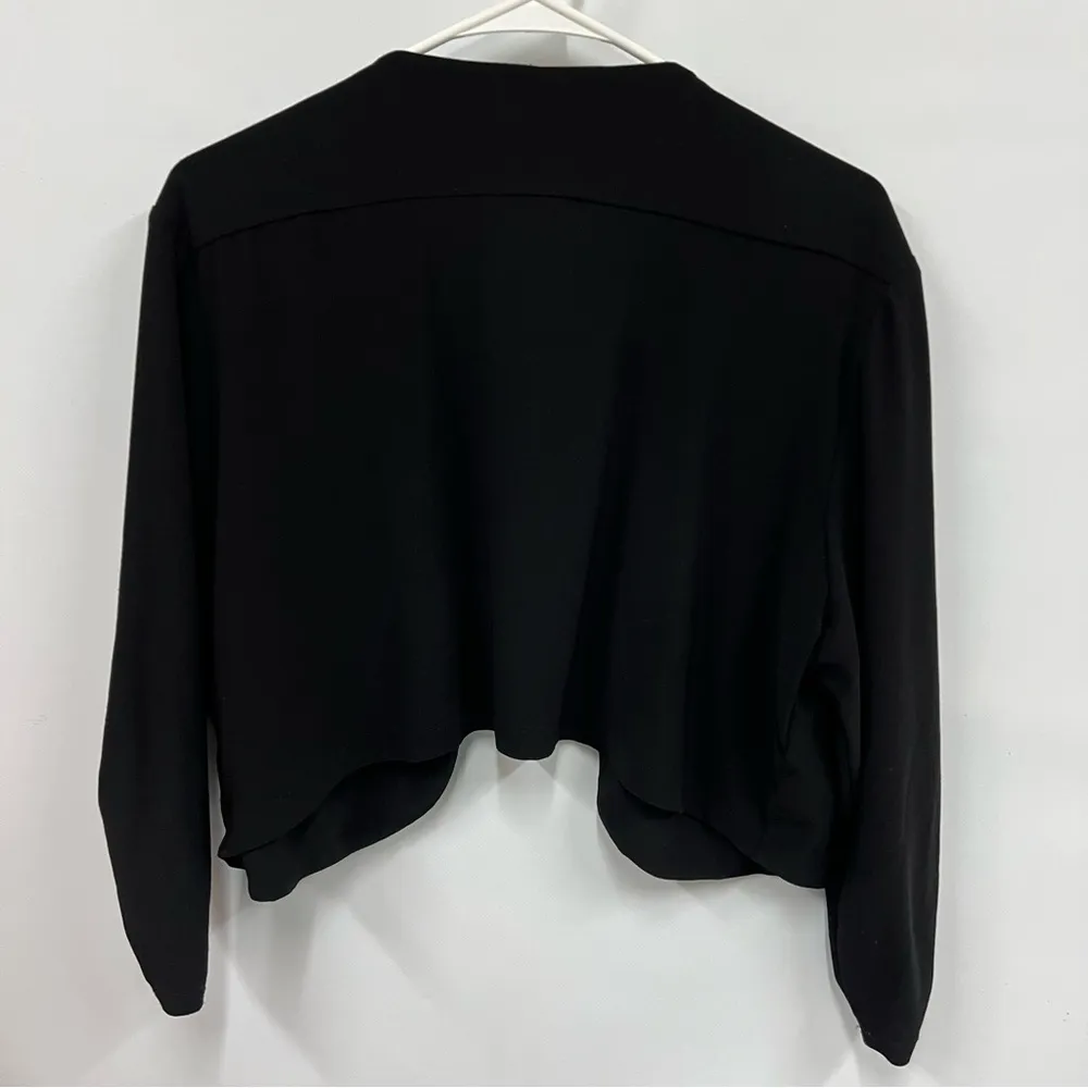 Perceptions 1x Black 3/4 Sleeve Shrug top - Image 2