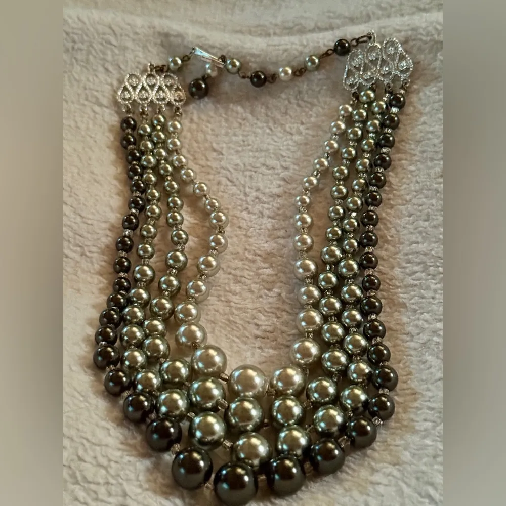4 Strand Beaded Necklace NWT - Image 3