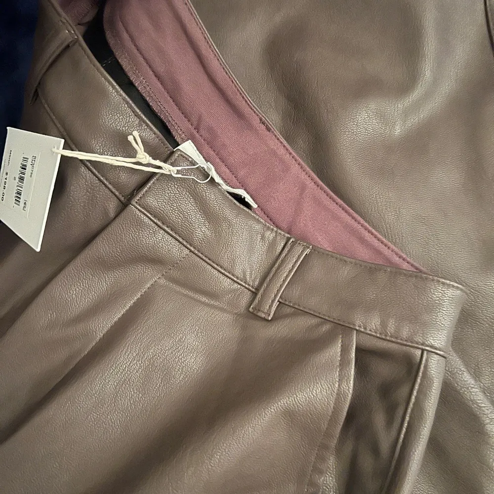 Splendid Vegan Leather Ankle
Trouser sz 2, Brown color, NWT - Image 14