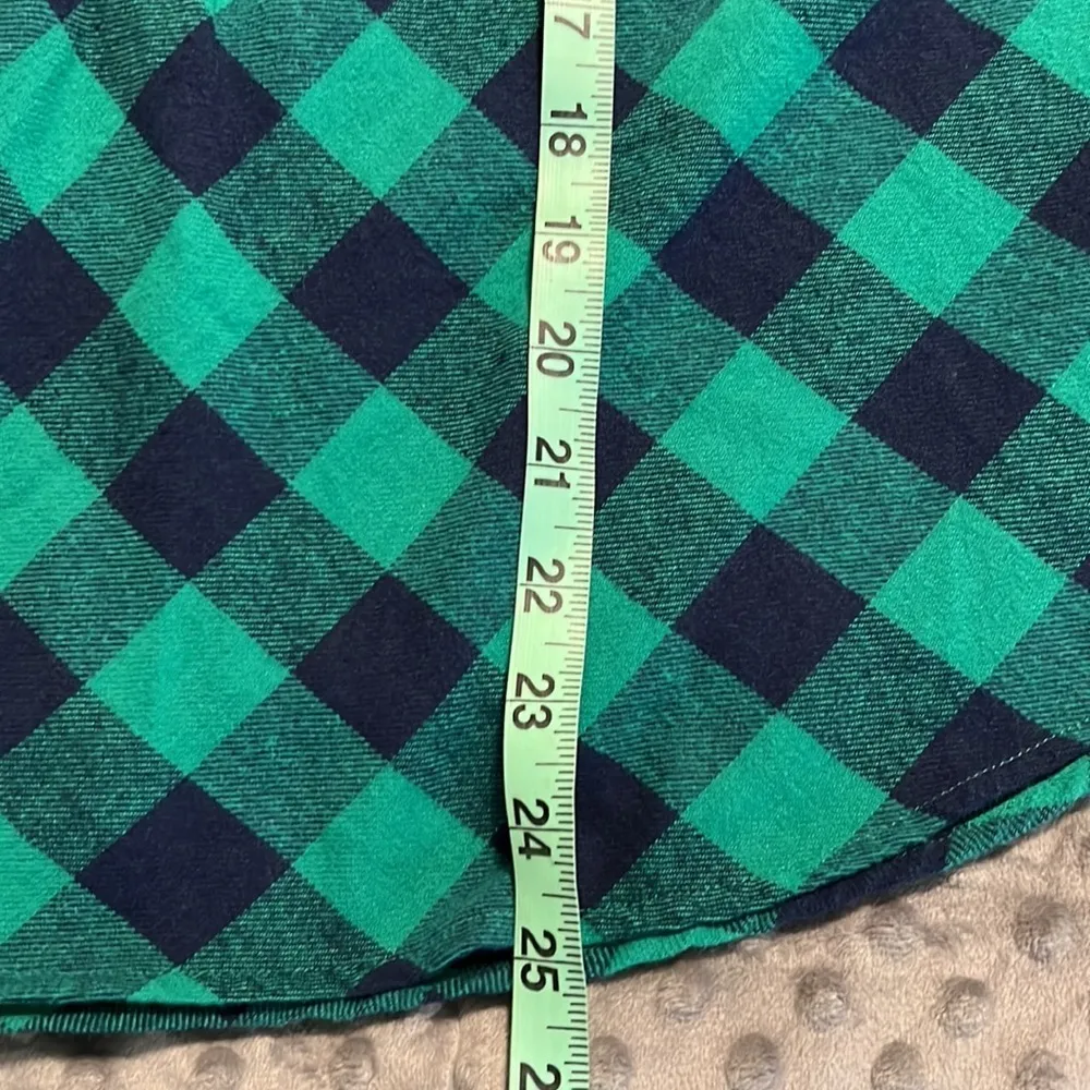 Kim Rogers medium women's v-neck blouse plaid blue green button-down roll tab - Image 4