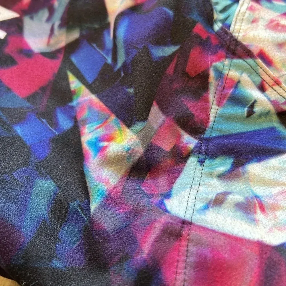 Peloton High Neck Jewels in Space Reversible Sports Bra Small S Cut out - Image 8