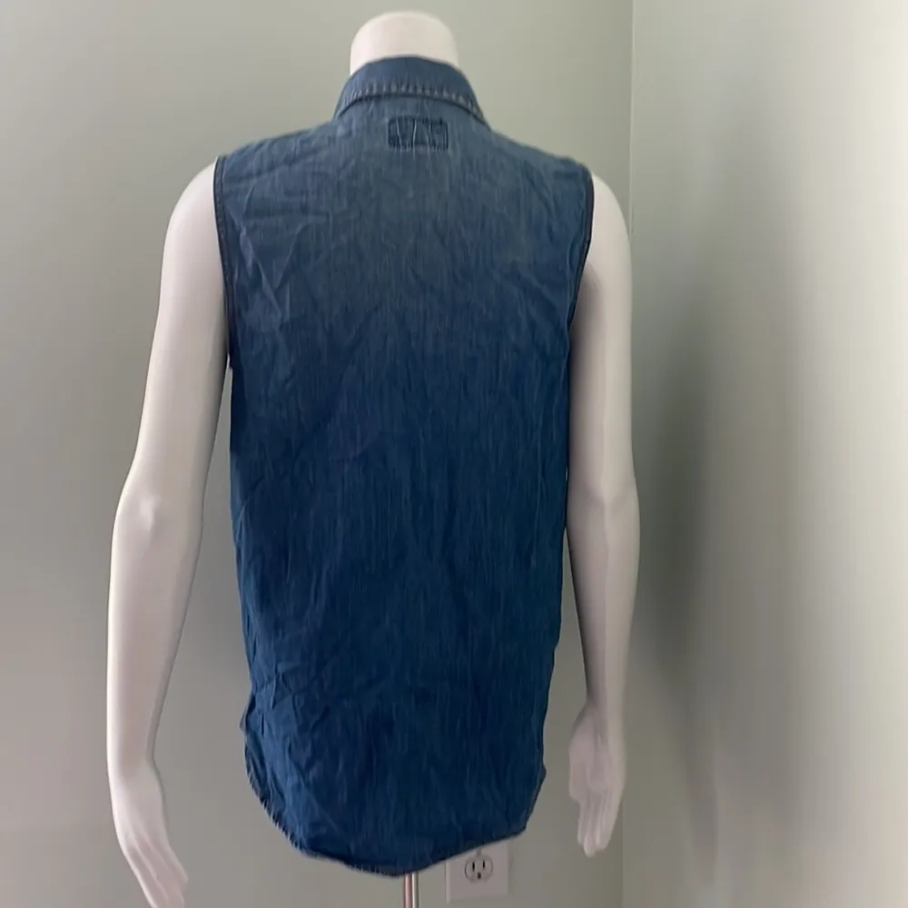 CURRENT/ELLIOTT Sleeveless Perfect Chambray Shirt - Image 7