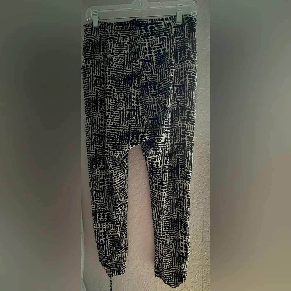 Rayon sports pants, beige with black, gathered at the bottom of the leg. Black - Image 2