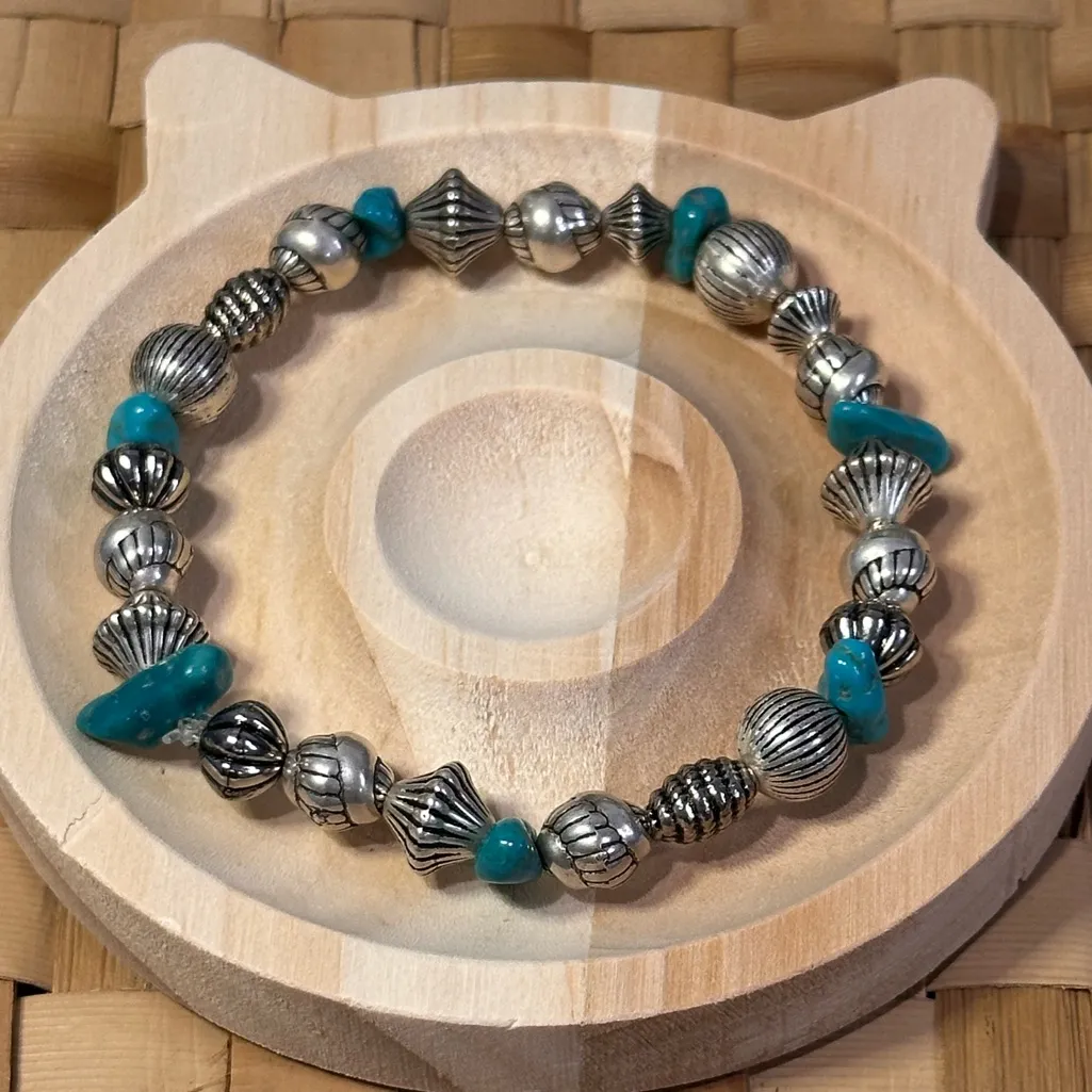 B1. Turquoise & Silver shell Ocean Beach beads Made on Maui Bracelet Blue - Image 2