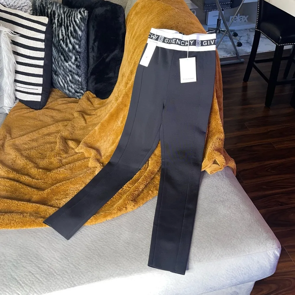 Givenchy Logo Elastic Waistband Legging in Black - Image 4