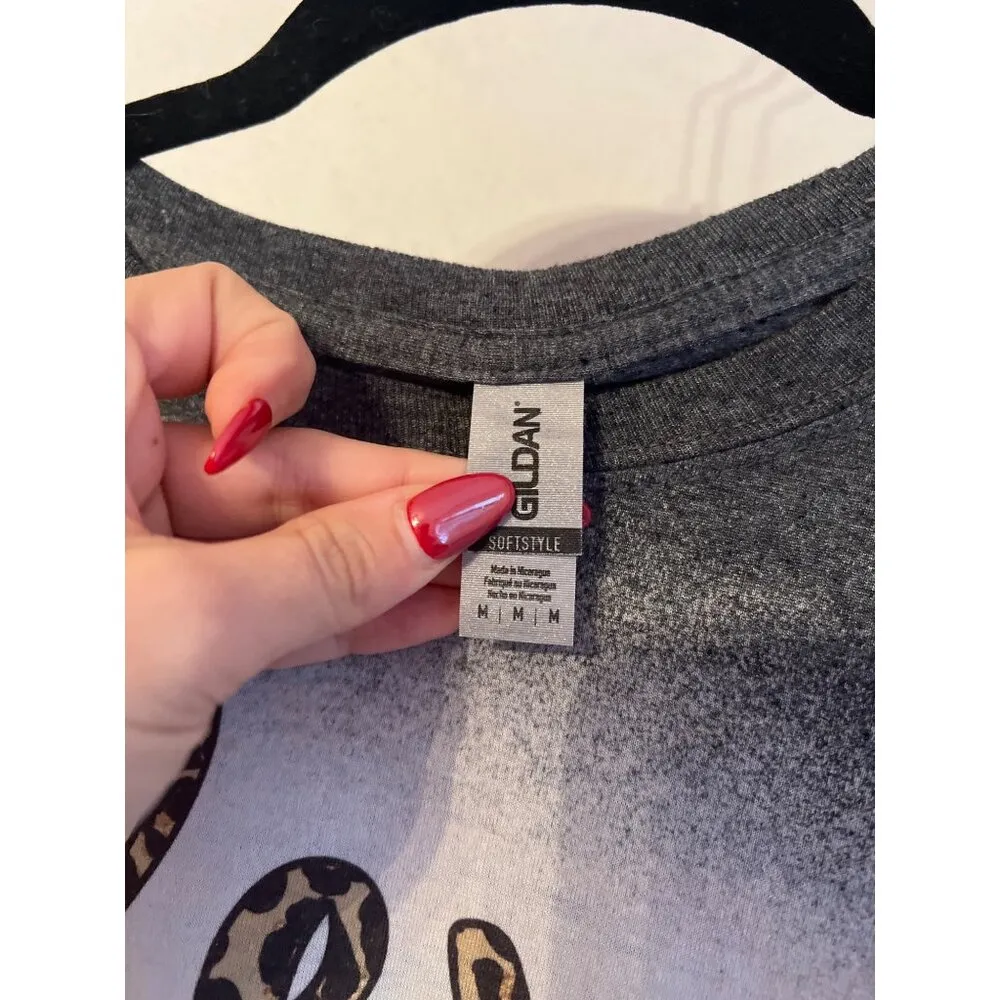 "Alexa Feed My Kids" Distressed Graphic T-Shirt Medium Gildan Softstyle Gray Cot - Image 3