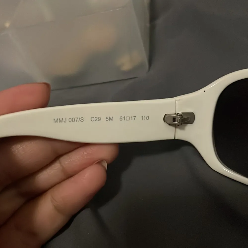 MJ sunglasses with earrings - Image 8