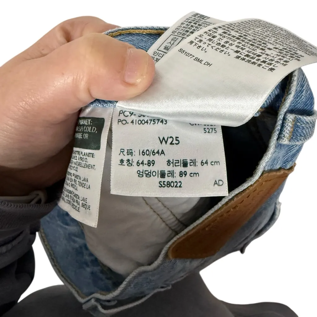 Levi’s Women’s 501 Original Fit High Rise Shorts Light Wash Size 25 - Image 12