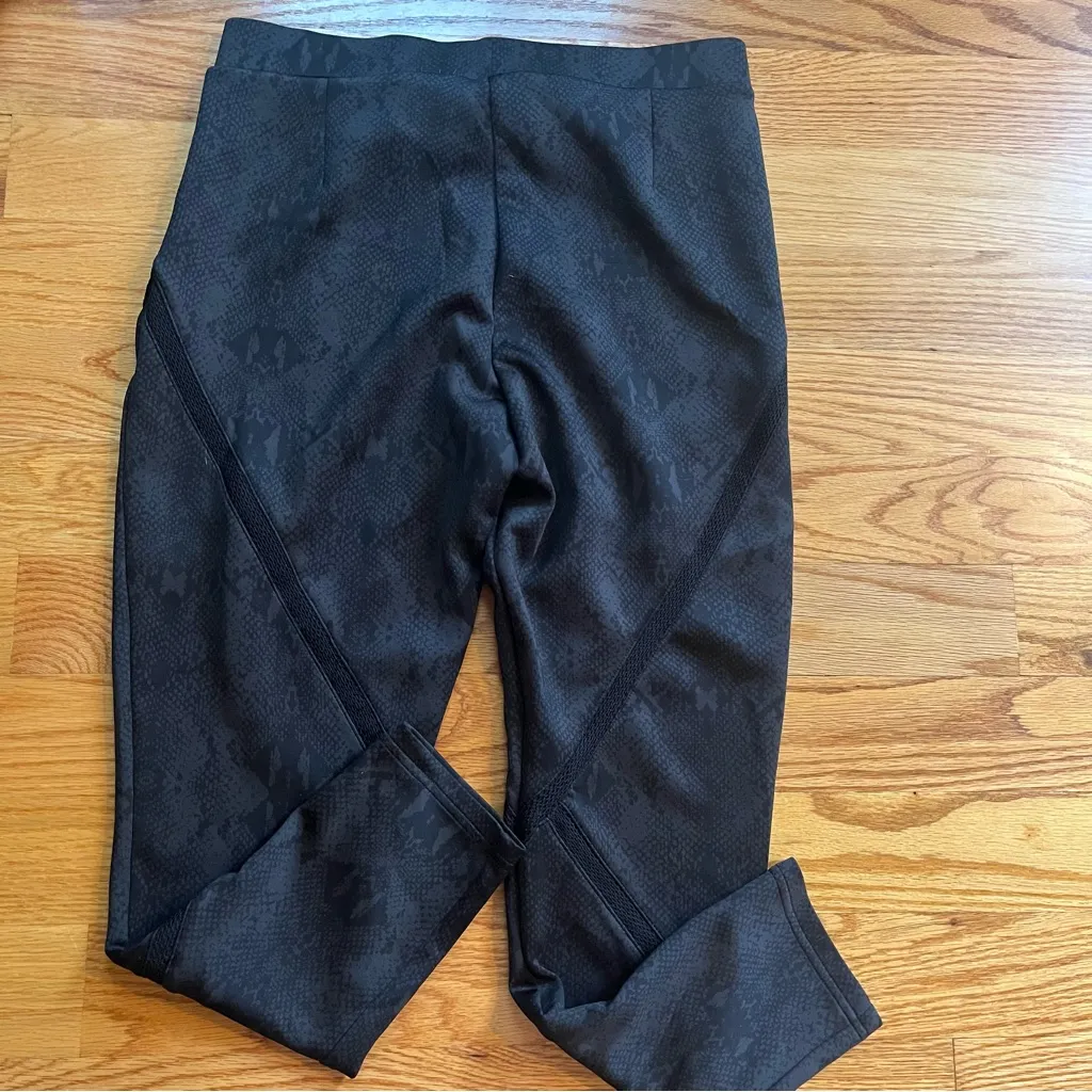 Rock & Republic black reptile print leggings size XL - Image 4