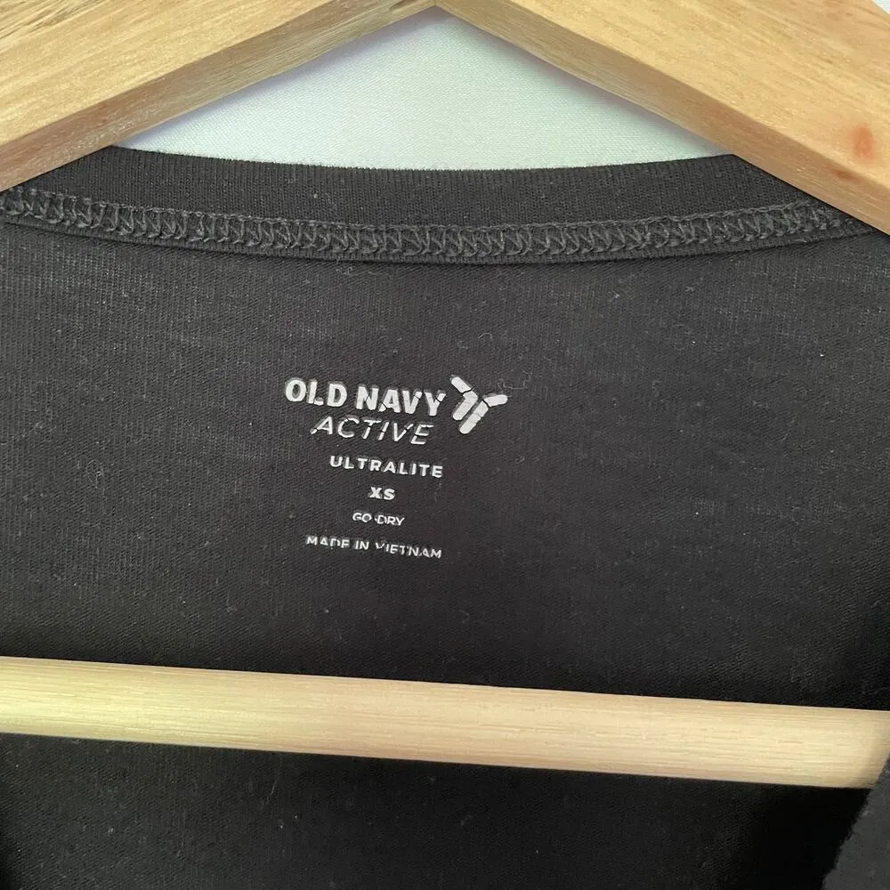 Old Navy Active ultralite black short sleeved t-shirt athleisure side slits XS - Image 3