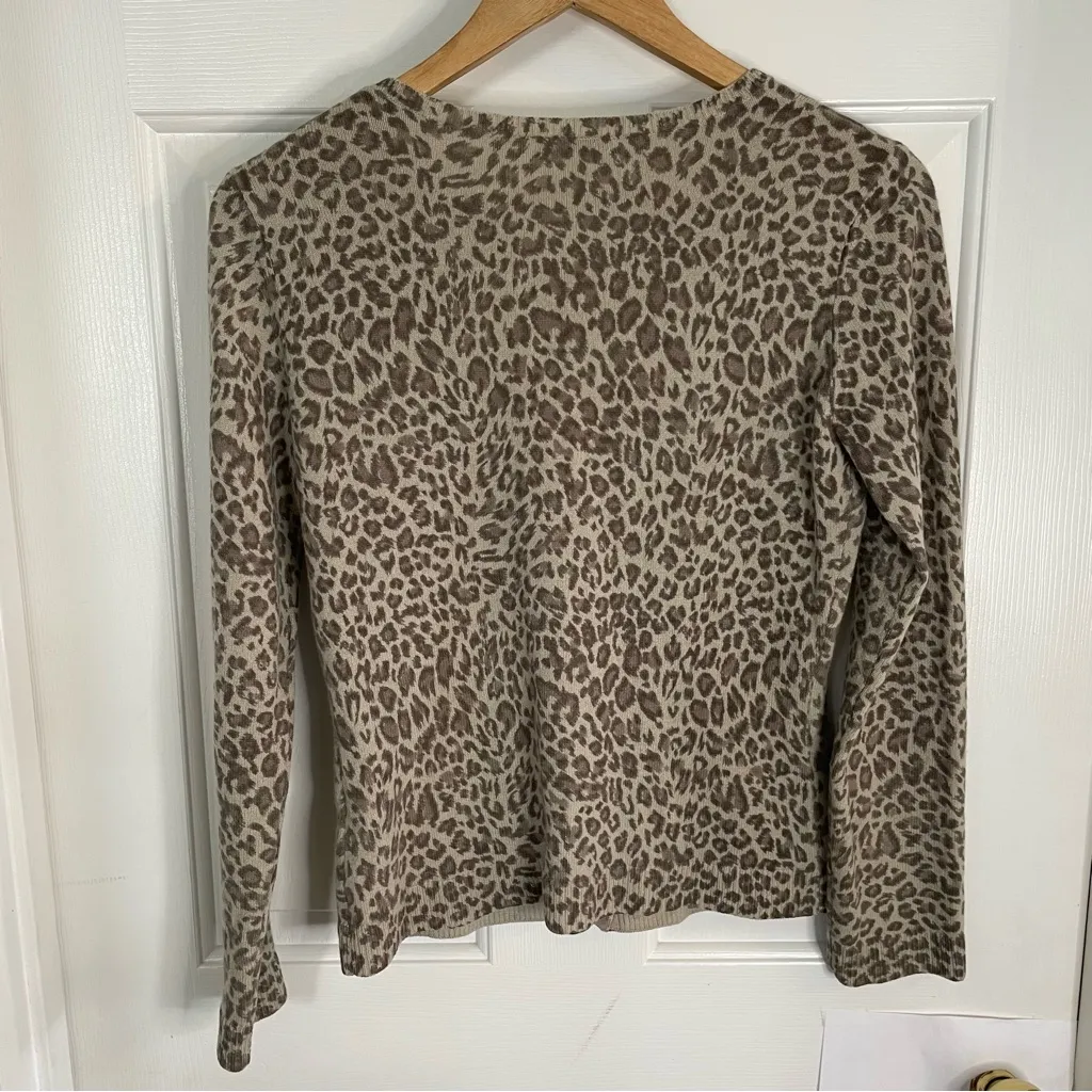 Garnet Hill Beige Leopard Print pure Cashmere Cardigan Size XS mob wife chic - Image 5