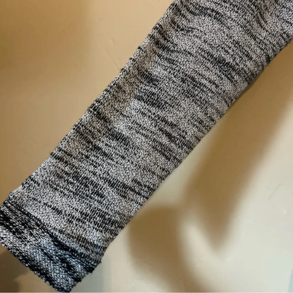 Kut From The Kloth  Women’s Grey Black Shimmery Pullover Top Sz Small - Image 4