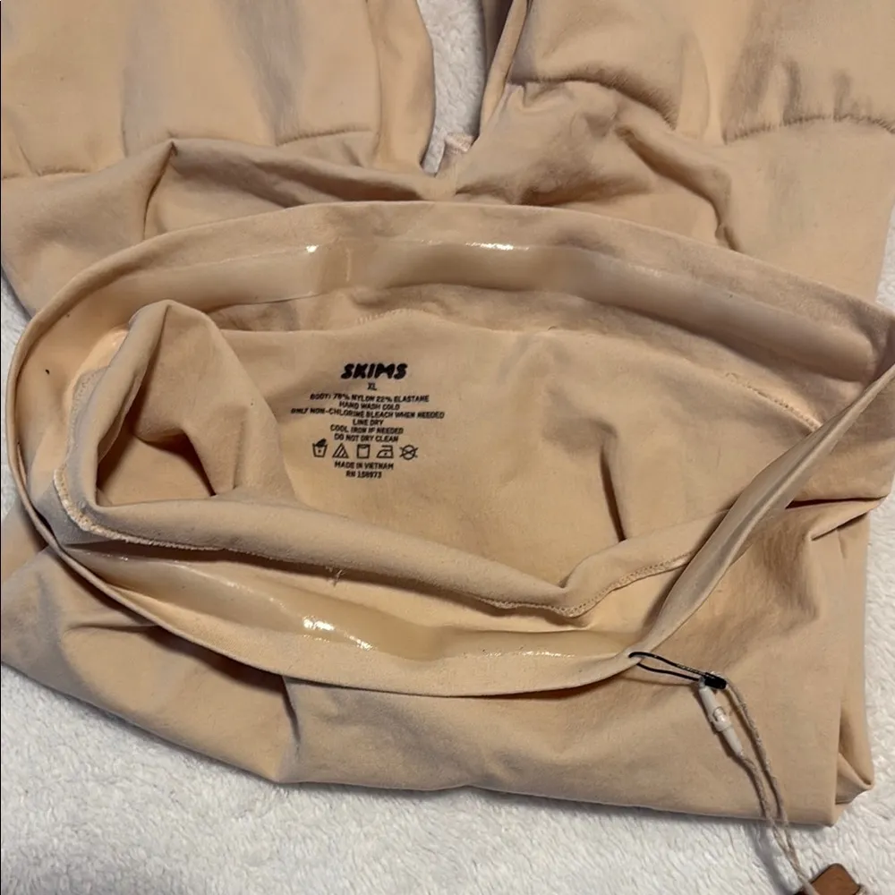 SKIMS Everyday Sculpt Mid Thigh Shorts Beige Shapewear Bodysuit XL - Image 3