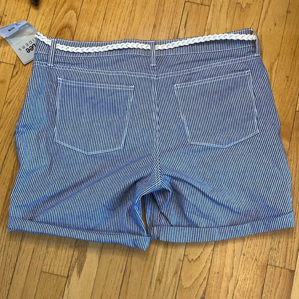 Lee Riders denim shorts blue and white stripe+belt, Size 18 - Image 5