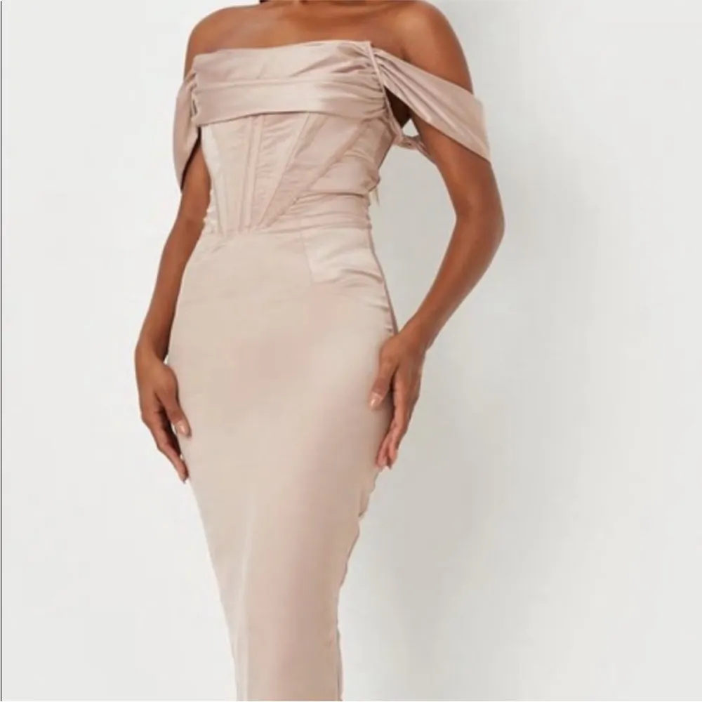 Carli Bybel x Missguided Champagne
Drape Neck Satin Corset Midaxi Dress size 10 - Image 3