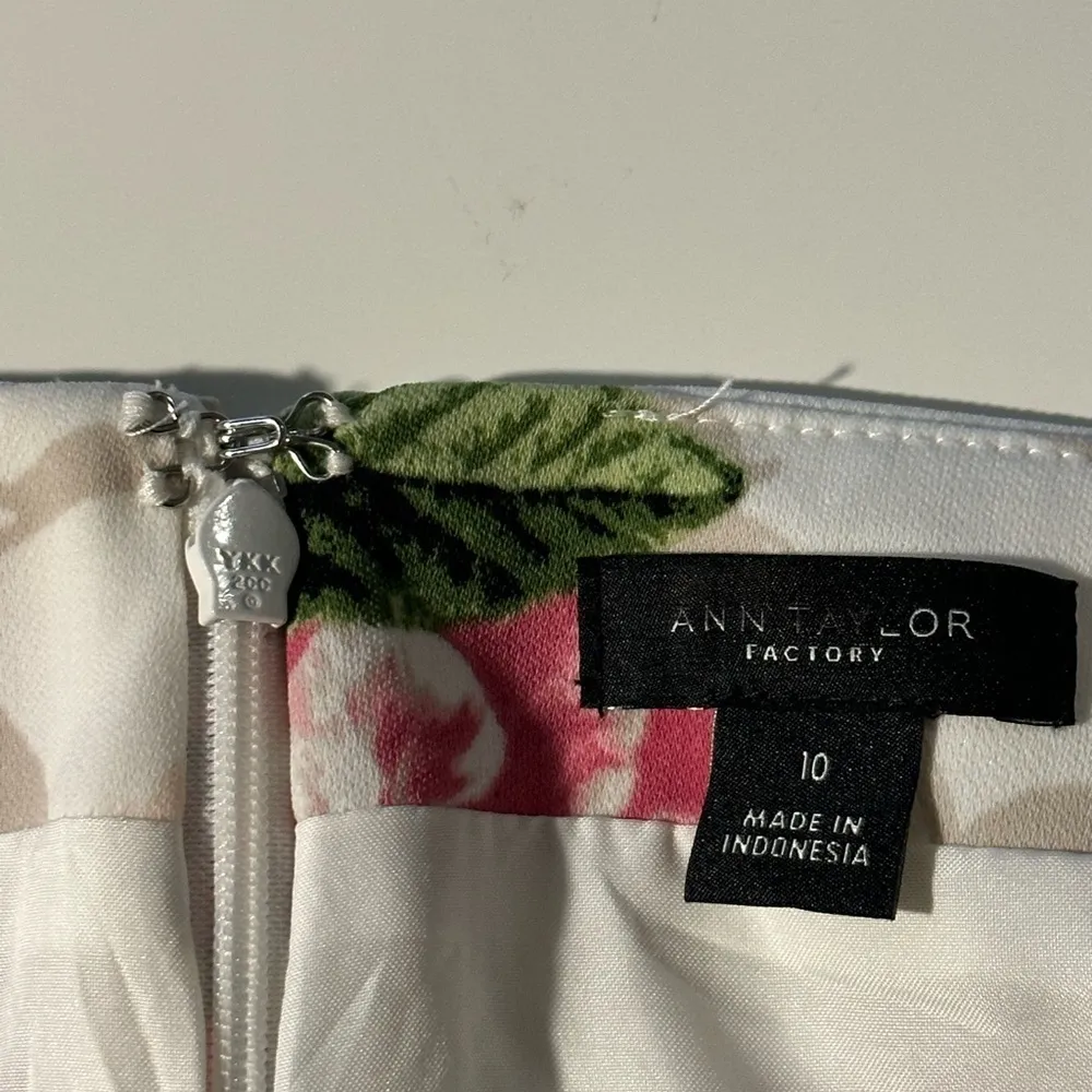 Women's Ann Taylor Outlet Ivory Skirt Pink Florals Size 10 EUC #7748 White - Image 4