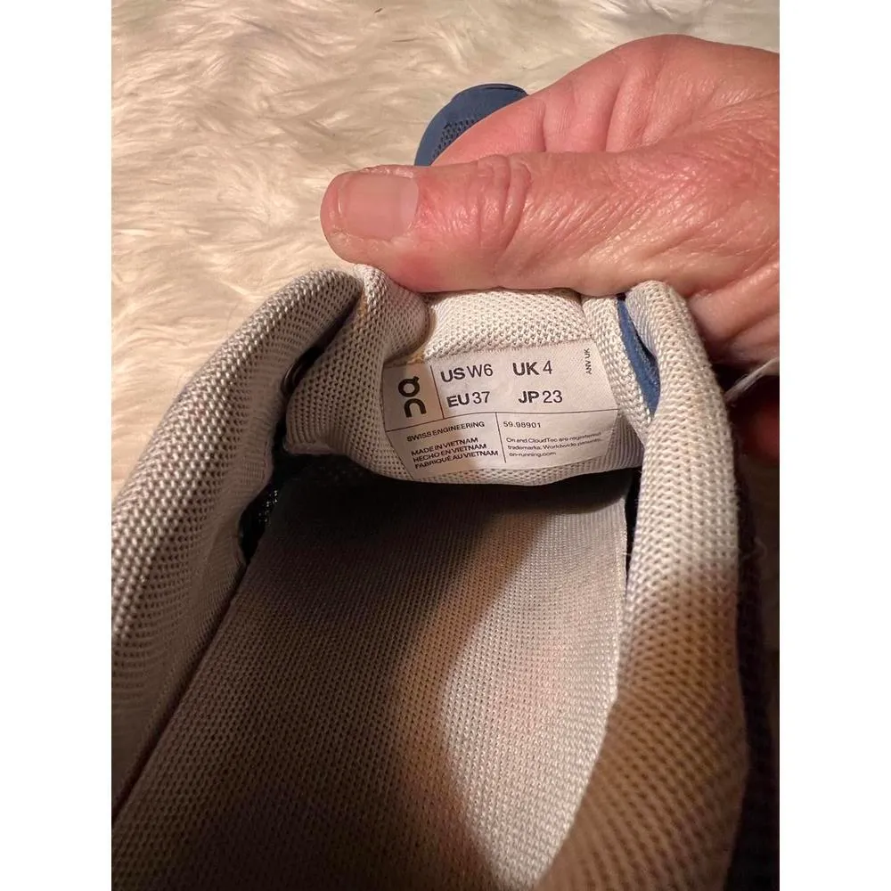 On Cloud Running Shoes - Image 4