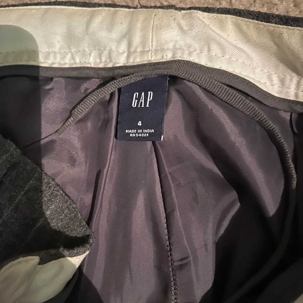 Womens gray white striped Capri pants - Image 3