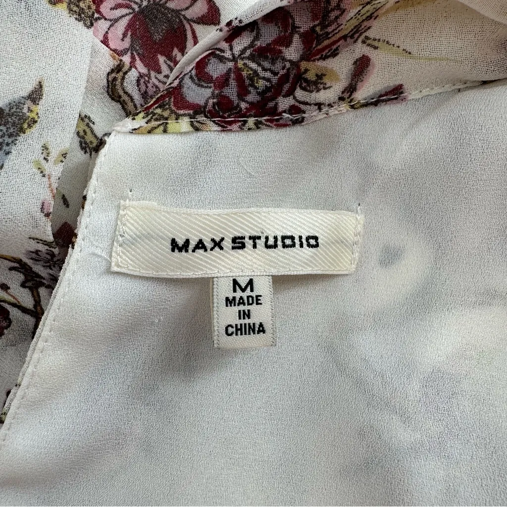 Max Studio  Tie Back Sleeveless Border Print Blouse size Medium V Neck - Image 9