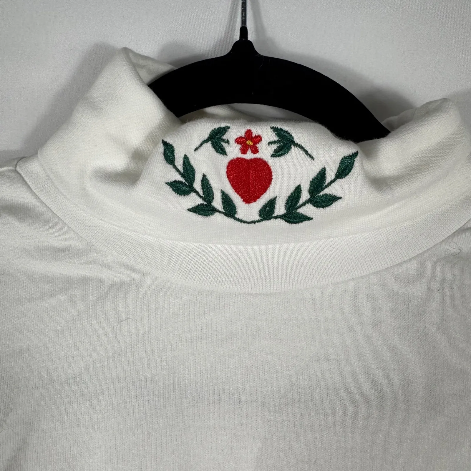 PBJ Sport White Mock Neck Long Sleeve Shirt Heart Flower Embroidery Medium - Image 3