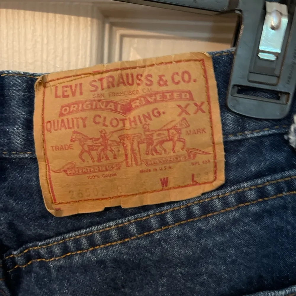 Levi’s women’s vintage heavy weight 80s straight leg high waisted blue jeans. 26 - Image 4