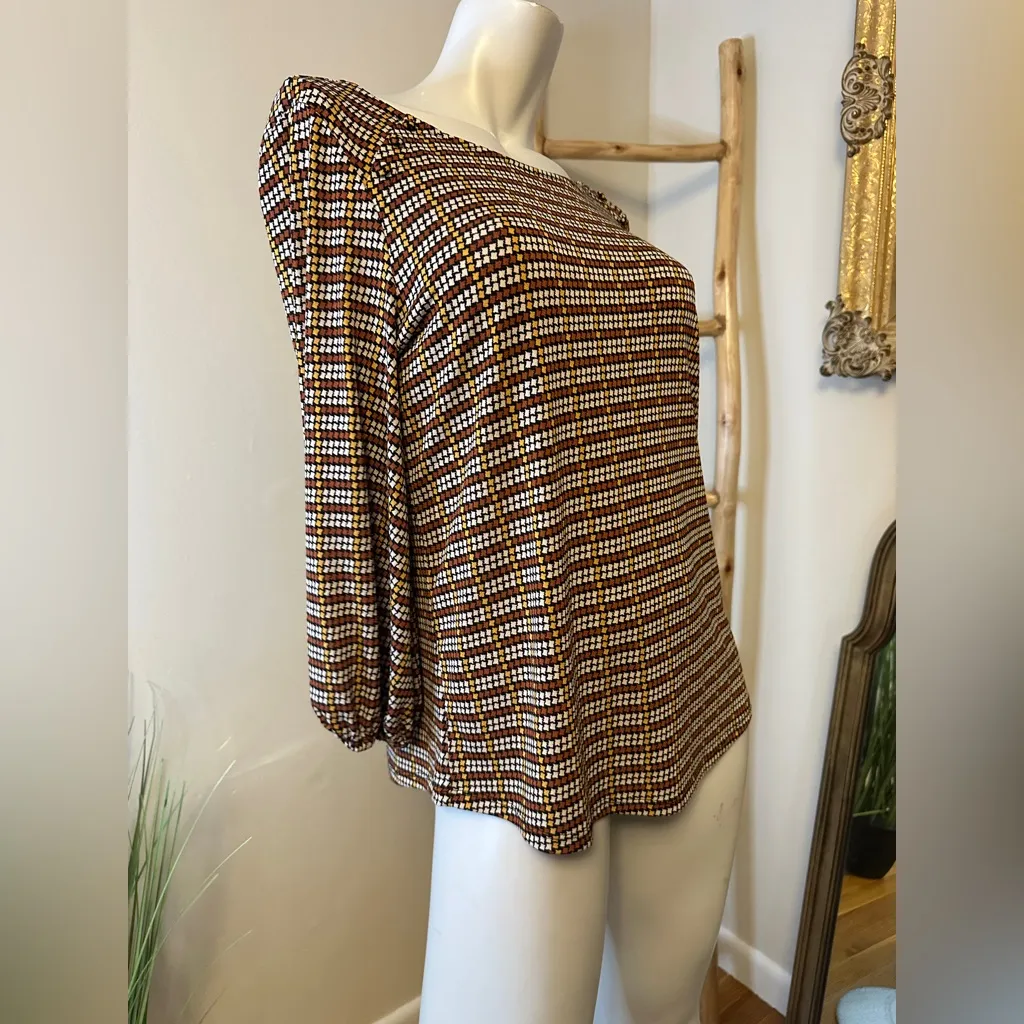 Adrianna Papell Scoop Neck 3/4 Sleeve Button Detailed Shoulders Elastic Wrists - Image 2