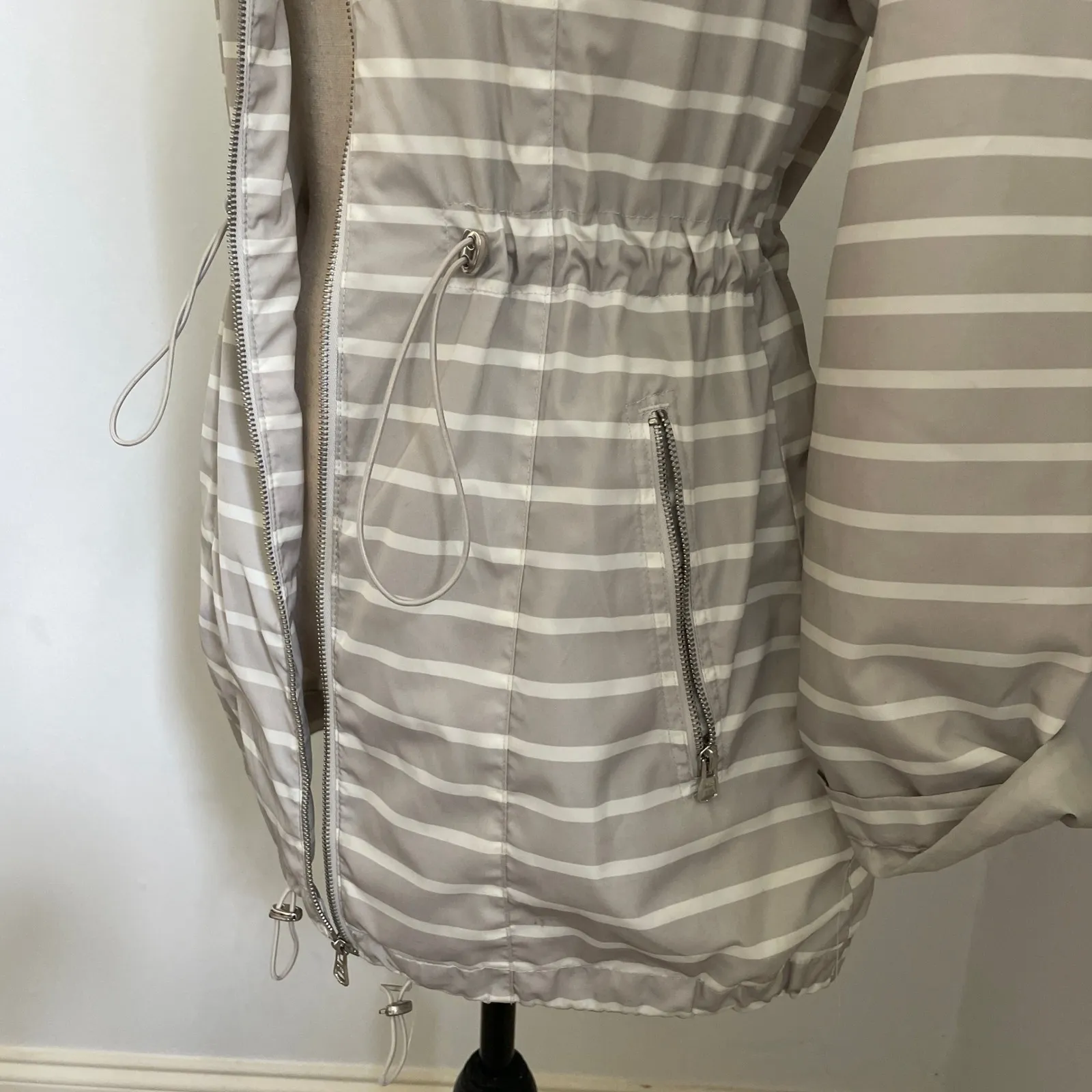 Merona Striped Water Resistant Hooded Rain Jacket Small‎ Beige White Clean Girl - Image 9