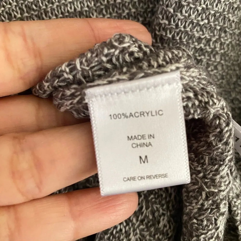 Soho  Cold Shoulder sweater Size Medium - Image 6