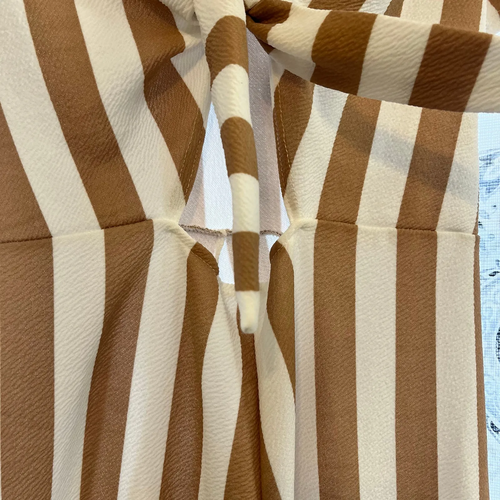 Pretty Little‎ Thing Tan And White Stripe Crop Jumpsuit Size 8 - Image 4