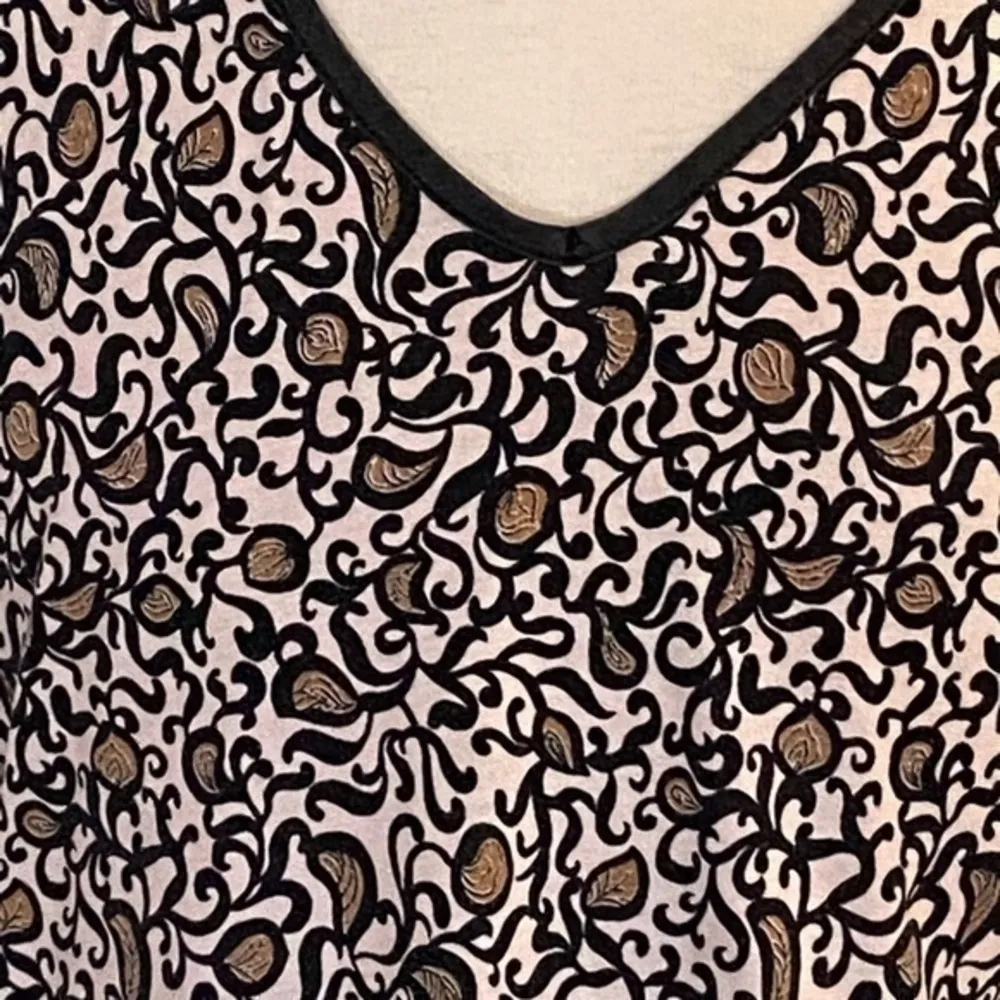 MARC BY MARC JACOBS cute boxy dressy t-shirt. Size XS. EUC - Image 2
