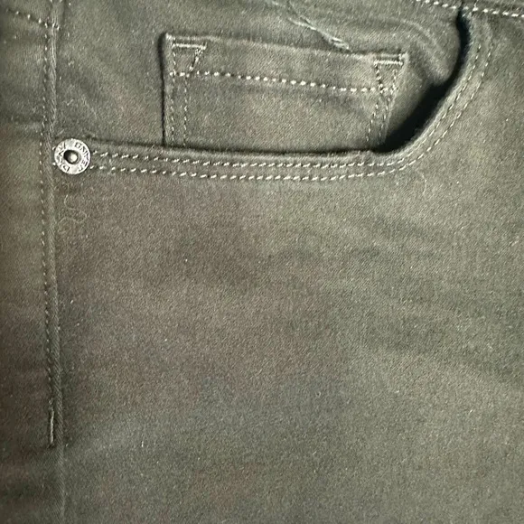 Donna Karan DKNY Jean Women Bermuda Length Shorts Stretchy‎ Black Size S Pull On - Image 8